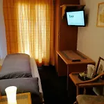 Petit Helvetia Budget فندق 2*